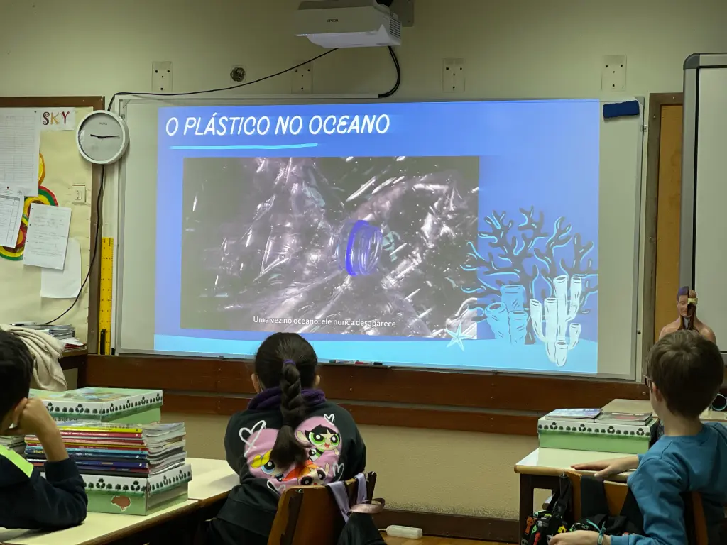 O PLÁSTICO NO OCEANO