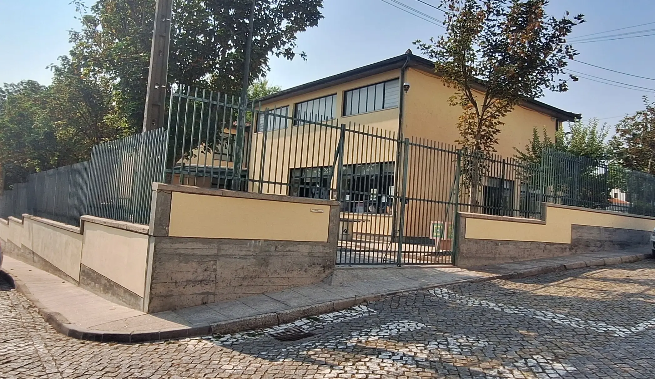Um primeiro dia cheio de sorrisos na EB1 de Monte Largo