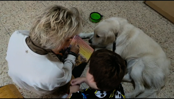  Luna leva a magia da leitura à Escola Cruz de Argola